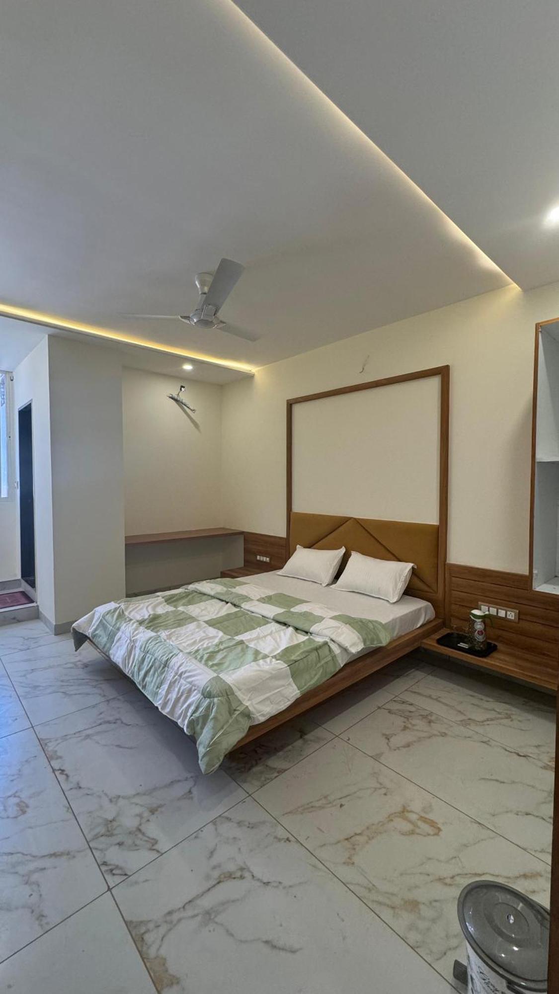 Hotel Prakasham Ujjain Eksteriør billede